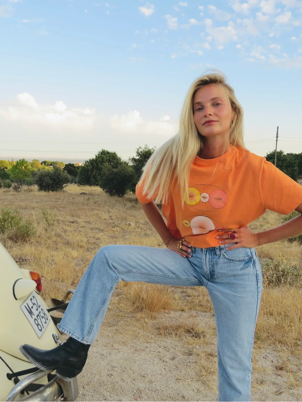 PRESENT ORANGE CLASSIC TEE